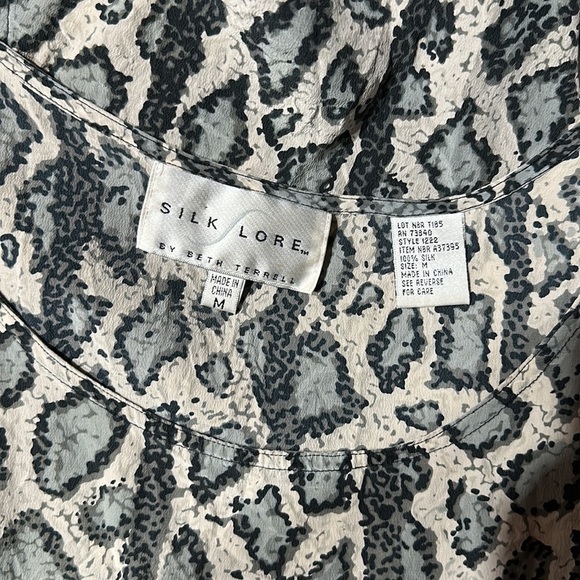 Vintage Silk Lore Scoop Neck Animal Print Sleeveless Silk Blouse - Picture 8 of 8